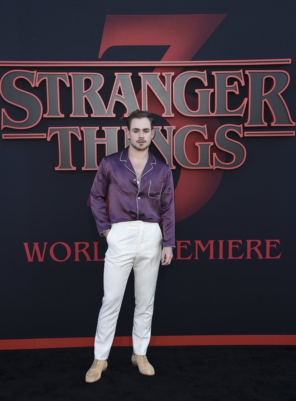 Dacre Montgomery en la premiere de la tercera temporada de 'Stranger Things'
