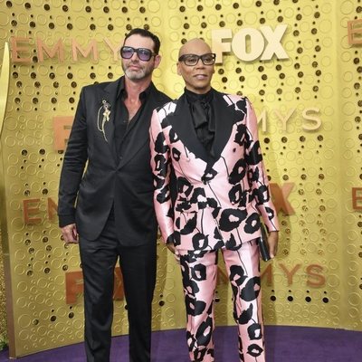 RuPaul y Georges LeBar en la alfombra roja de los Emmy 2019
