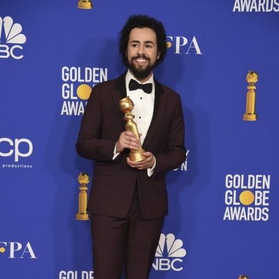 Ramy Youssef gana el Globo de Oro a Mejor Actor en serie comedia o musical