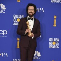 Ramy Youssef gana el Globo de Oro a Mejor Actor en serie comedia o musical
