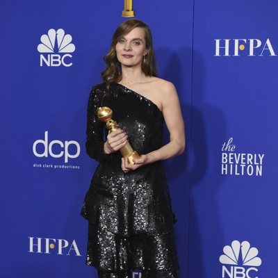 Hildur Guðnadóttir posa con su Globo de Oro 2020 por la banda sonora de 'Joker'