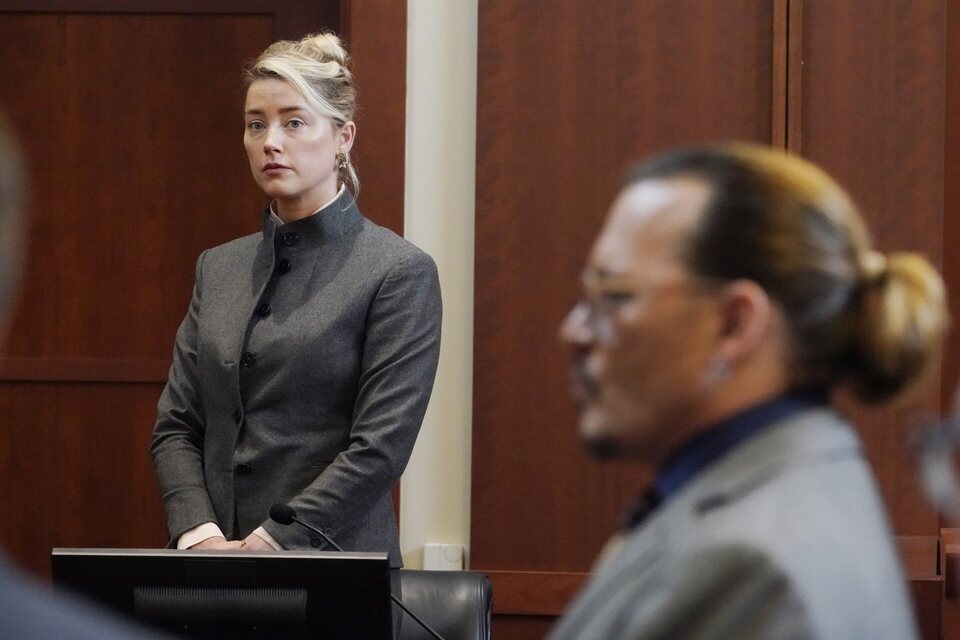 Johnny Depp y Amber Heard en el juicio por difamaci&oacute;n