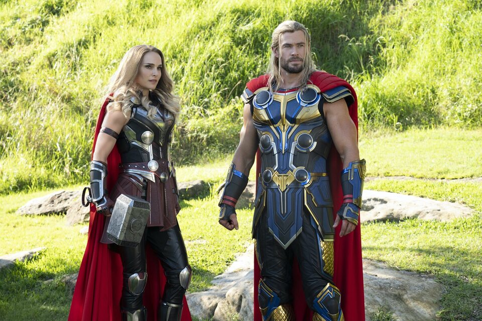Chris Hemsworth y Natalie Portman en 'Thor: Love and Thunder'