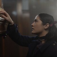 La huérfana: Primer asesinato 