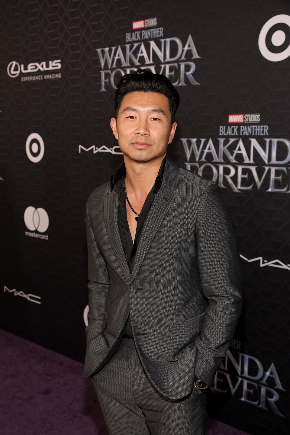 Simu Liu en la premiere de 'Black Panther: Wakanda Forever'