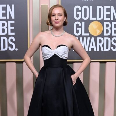 Hannah Einbinder en la alfombra roja de los Globos de Oro 2023