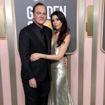 Quentin Tarantino y Daniella Pick en la alfombra roja de los Globos de Oro 2023