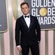 Taron Egerton en la alfombra roja de los Globos de Oro 2023