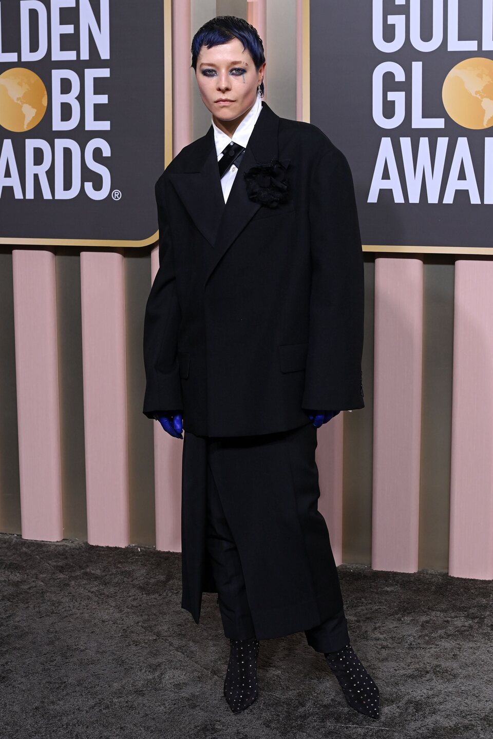 Emma D'Arcy en la alfombra roja de los Globos de Oro 2023