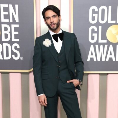 Diego Calva en la alfombra roja de los Globos de Oro 2023