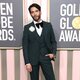 Diego Calva en la alfombra roja de los Globos de Oro 2023