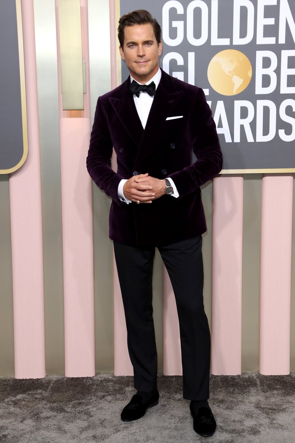 matt-bomer-alfombra-roja-globos-oro-2023