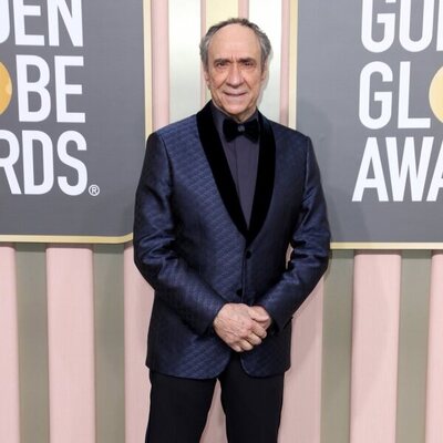F. Murray Abraham en la alfombra roja de los Globos de Oro 2023