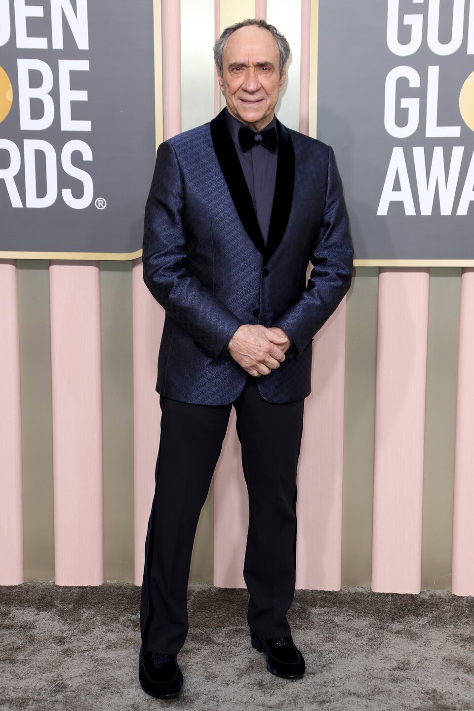 F. Murray Abraham en la alfombra roja de los Globos de Oro 2023