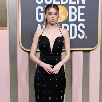 Milly Alcock en la alfombra roja de los Globos de Oro 2023