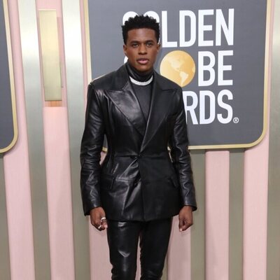 Jeremy Pope en la alfombra roja de los Globos de Oro 2023