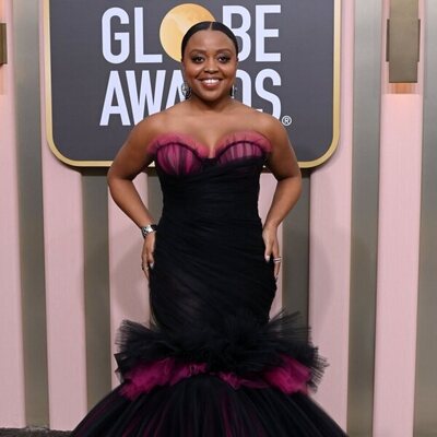 Quinta Brunson en la alfombra roja de los Globos de Oro 2023