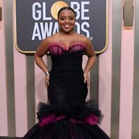 Quinta Brunson en la alfombra roja de los Globos de Oro 2023