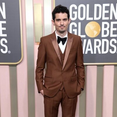 Damien Chazelle en la alfombra roja de los Globos de Oro 2023