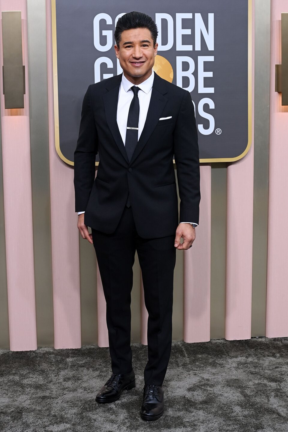 Mario Lopez en la alfombra roja de los Globos de Oro 2023