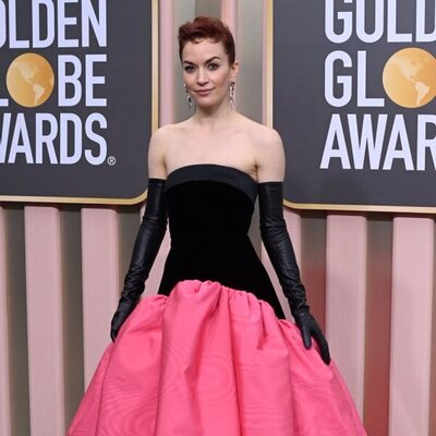 Britt Lower en la alfombra roja de los Globos de Oro 2023