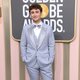Gabriel LaBelle en la alfombra roja de los Globos de Oro 2023