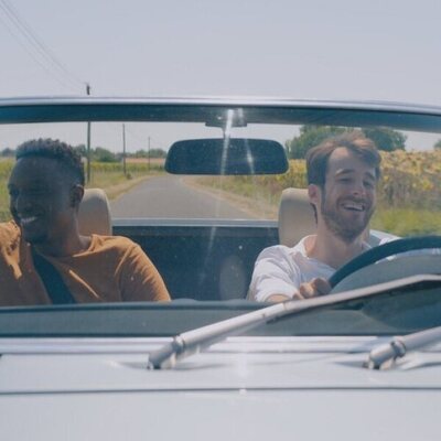 Gemelos, pero no tanto