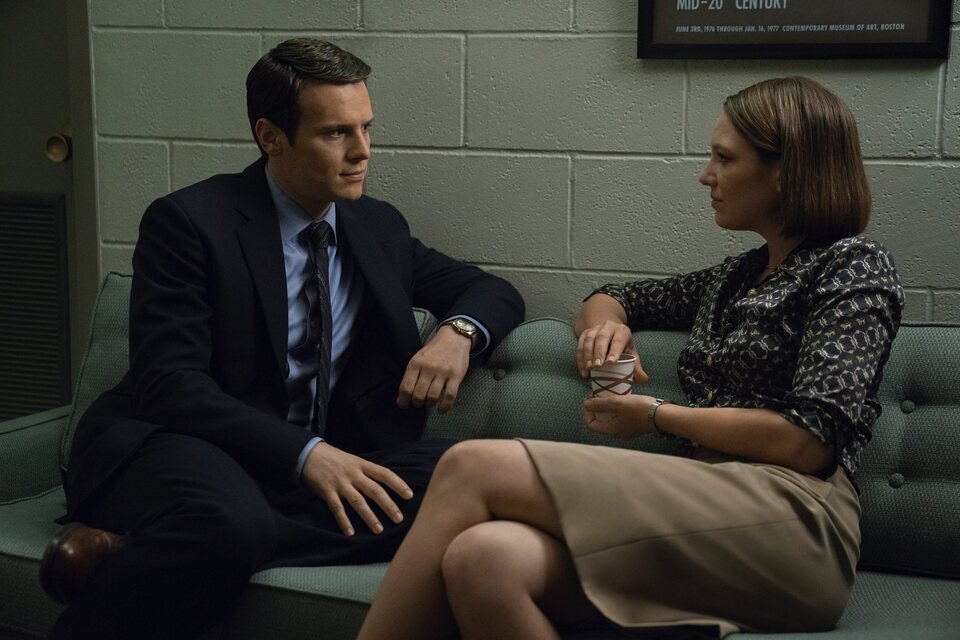 Jonathan Groff y Anna Torv en 'Mindhunter'