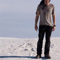 Los hombres que miraban fijamente a las cabras