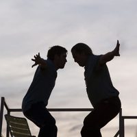 Los hombres que miraban fijamente a las cabras