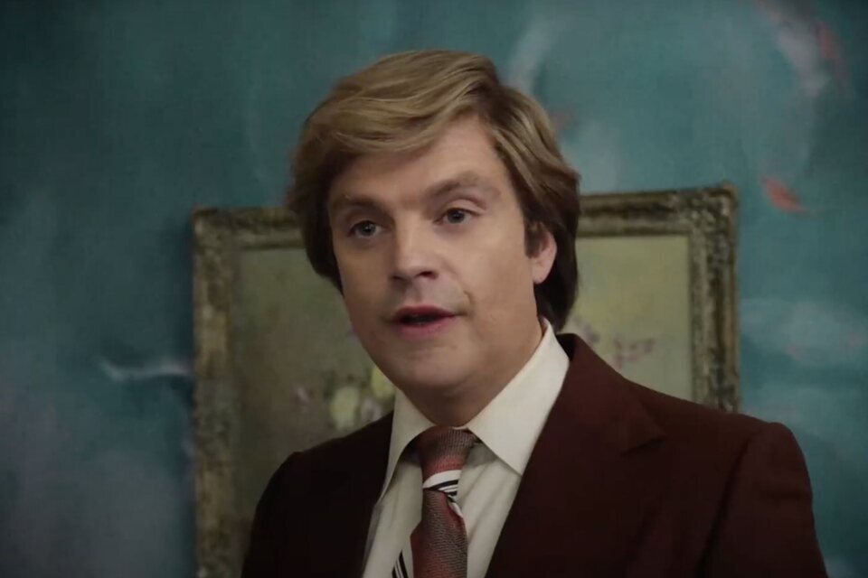 Sebastian Stan interpretando al presidente de los Estados Unidos, Donald Trump
