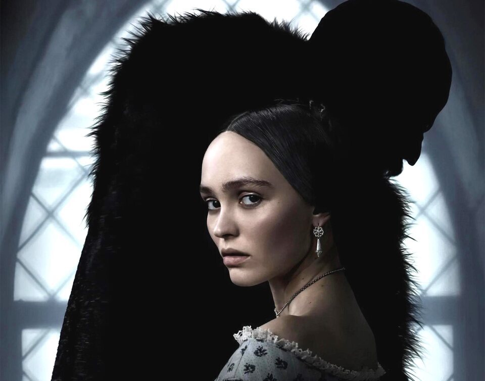 Lily-Rose Deep junto al vampiro, Bill Skarsgård
