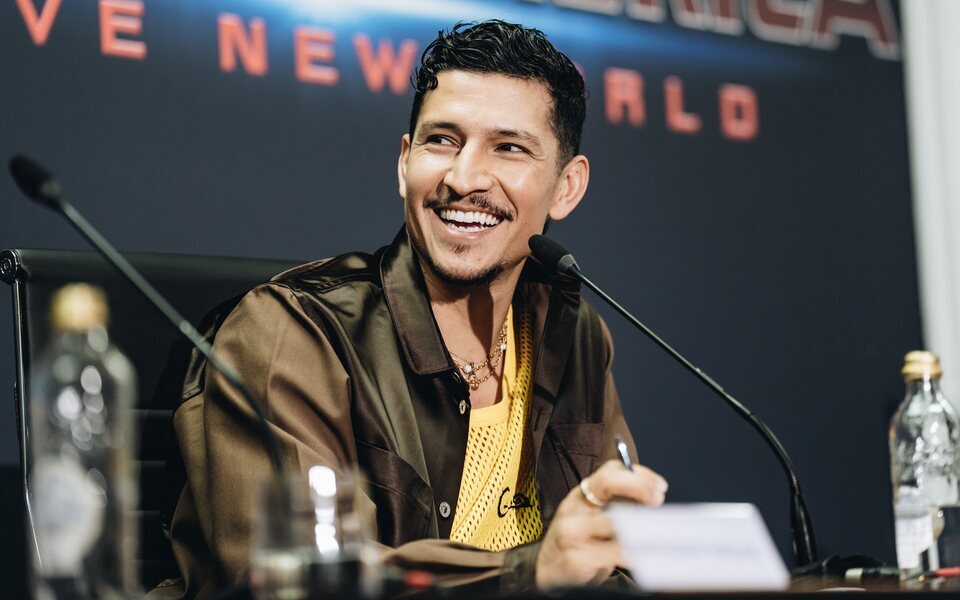 Danny Ram&iacute;rez vivir&aacute; un intenso romance con Pedro Pascal en 'De noche'