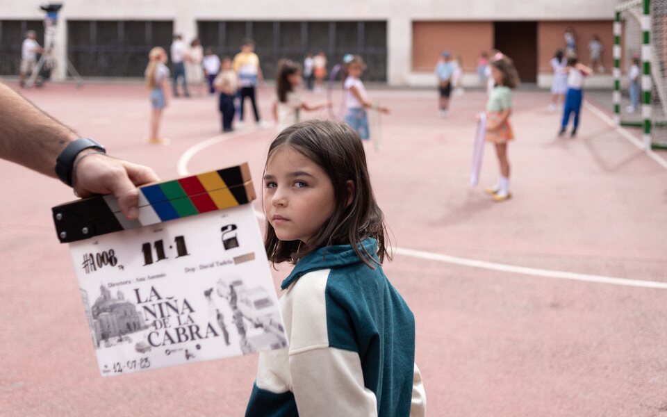 La niña de la cabra