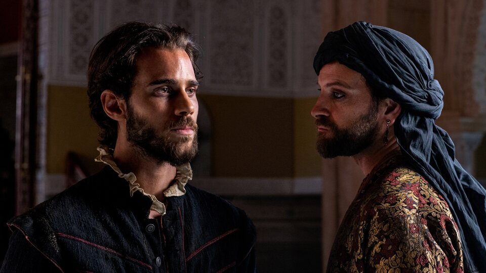 Julio Peña como Miguel de Cervantes y Alessandro Borghi como Hasán en 'El cautivo'