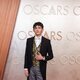 Joe Locke en la alfombra roja de los Oscar 2025