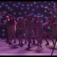 ¡Caigan las rosas blancas!