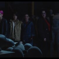 ¡Caigan las rosas blancas!