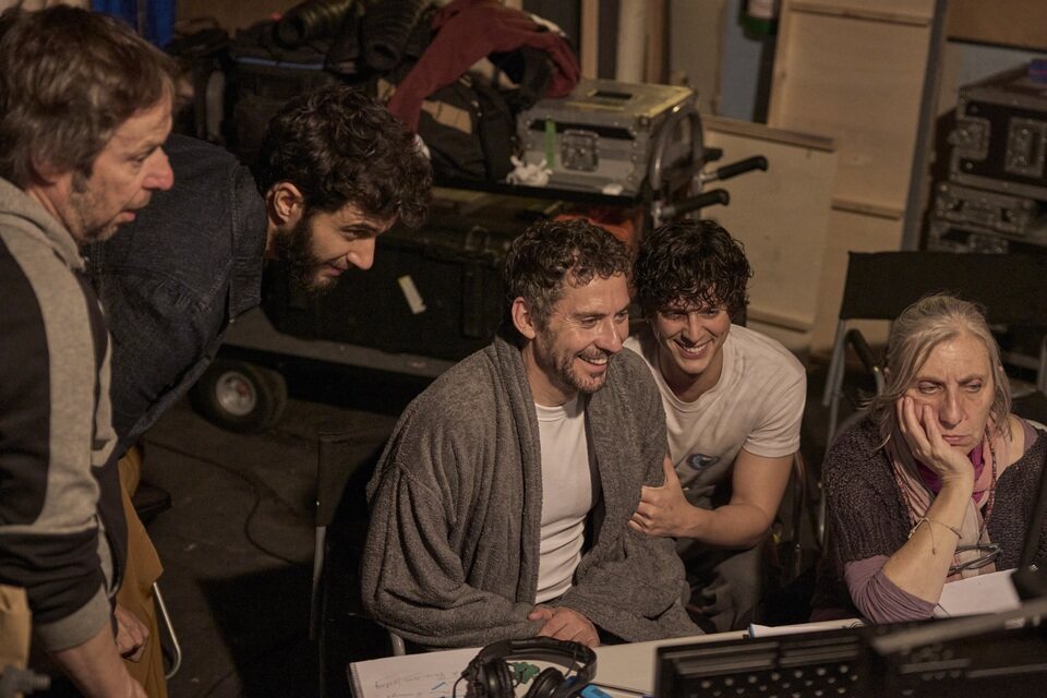 Paco Le&oacute;n y Eduardo Casanova en el rodaje de 'A&iacute;da y vuelta'