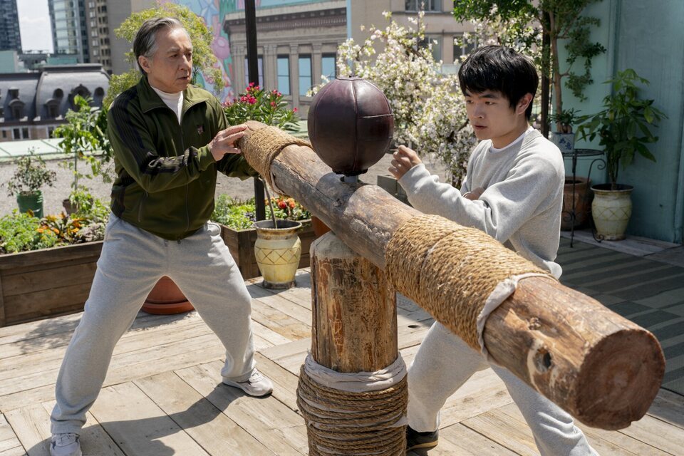 Jackie Chan y Ben Wang interpretan al Sr. Han y Li Fong en 'Karate Kid: Legends'