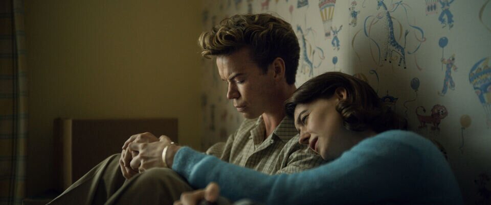 Will Poulter y Daisy Edgar-Jones en 'Indomables'
