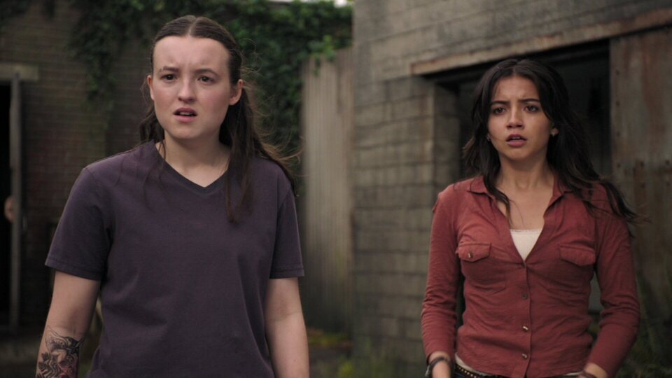 Bella Ramsey y Isabela Merced con Ellie y Dina en en la segunda temporada de 'The Last of Us'