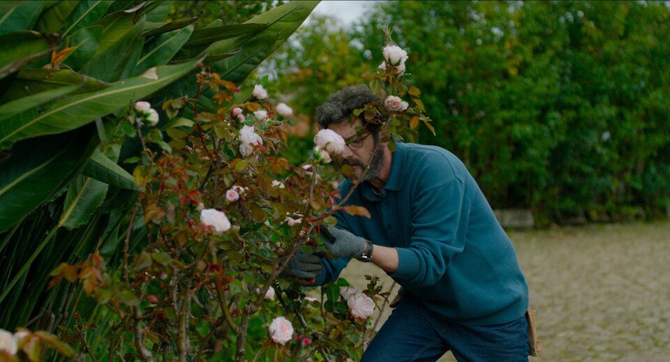 El personaje de Manolo Solo suplanta la identidad a un jardinero