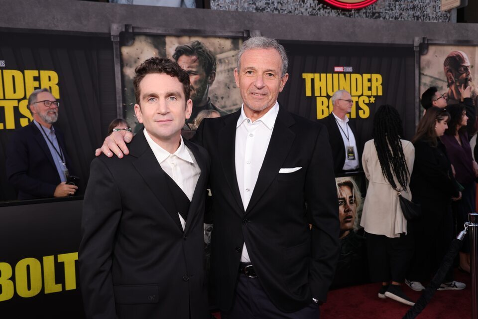 Jake Schreier, director de 'Thunderbolts*', junto a Bob Iger