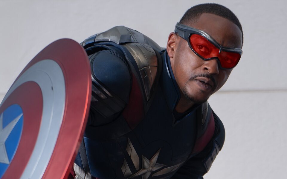 Anthony Mackie como Capitán América