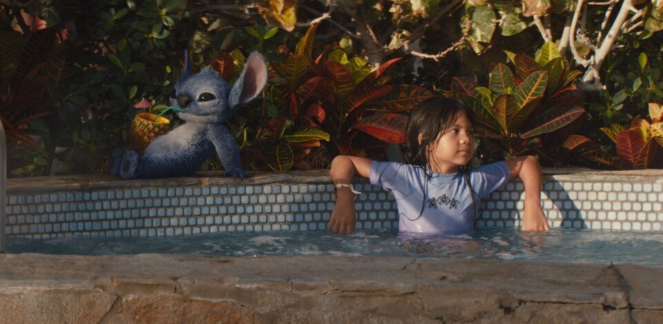 Stitch y Lilo disfrutando de un momento de relax entre tanta gamberrada