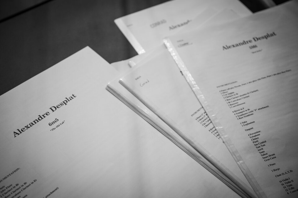 Detalle partituras de la BSO de 'Jurassic World: El renacer'