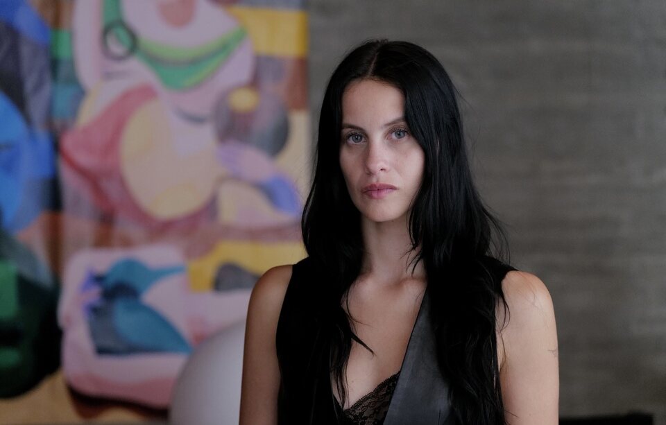 Milena Smit es una de las protagonistas de 'Amarga Navidad'