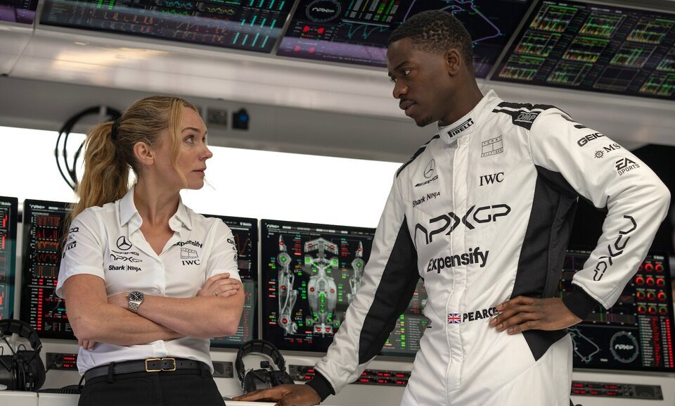 Kerry Condon y Damson Idris en 'F1: La película'