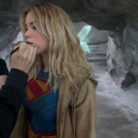 La nueva imagen de Milly Alcock como 'Supergirl' luce con el traje de la heroína de DC